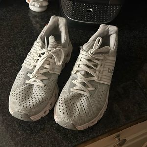 On cloud size 5.5 barely worn